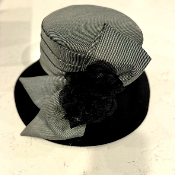 Derby / Church hat Whittall & Shon Vintage Wool Felt with Bow - Picture 1 of 5